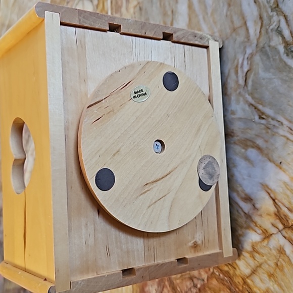 Heart wood napkin holder - Picture 3 of 3